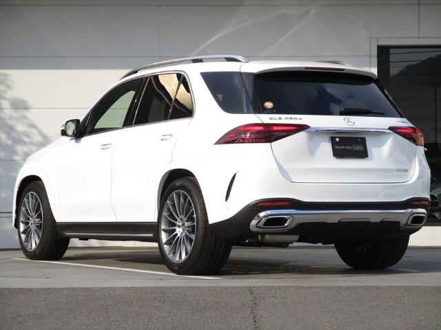 ２４時間専用のオペレーターが対応、故障や、交通事故等による走行不能時において、緊急の応急処置、お車の牽引、ドライバーの移動手段の手配等のサポートを一定の条件にて無料で提供致します。