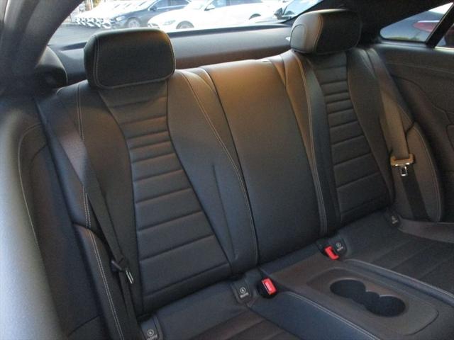 Ｅクラス Ｅ３００　クーペ　スポーツ　エクスクルーシブパッケージ　パノラミックスライディングルーフ　ヘッドアップディスプレイ　ｍｅコネクト　ナッパレザーシート　パワーシート　シートヒーター　シートベンチレーター　３６０度カメラ（14枚目）