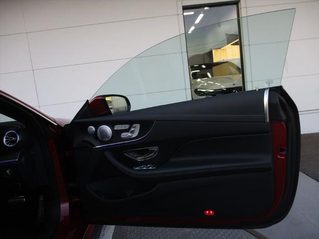 Ｅクラス Ｅ３００　クーペ　スポーツ　エクスクルーシブパッケージ　パノラミックスライディングルーフ　ヘッドアップディスプレイ　ｍｅコネクト　ナッパレザーシート　パワーシート　シートヒーター　シートベンチレーター　３６０度カメラ（16枚目）