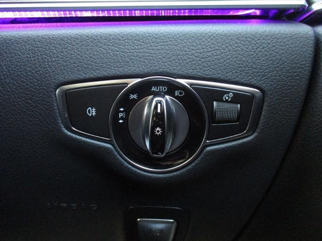 Ｅクラス Ｅ３００　クーペ　スポーツ　エクスクルーシブパッケージ　パノラミックスライディングルーフ　ヘッドアップディスプレイ　ｍｅコネクト　ナッパレザーシート　パワーシート　シートヒーター　シートベンチレーター　３６０度カメラ（28枚目）