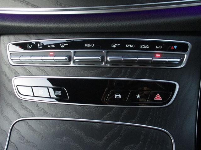 Ｅクラス Ｅ３００　クーペ　スポーツ　エクスクルーシブパッケージ　パノラミックスライディングルーフ　ヘッドアップディスプレイ　ｍｅコネクト　ナッパレザーシート　パワーシート　シートヒーター　シートベンチレーター　３６０度カメラ（35枚目）