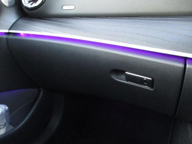 Ｅクラス Ｅ３００　クーペ　スポーツ　エクスクルーシブパッケージ　パノラミックスライディングルーフ　ヘッドアップディスプレイ　ｍｅコネクト　ナッパレザーシート　パワーシート　シートヒーター　シートベンチレーター　３６０度カメラ（44枚目）