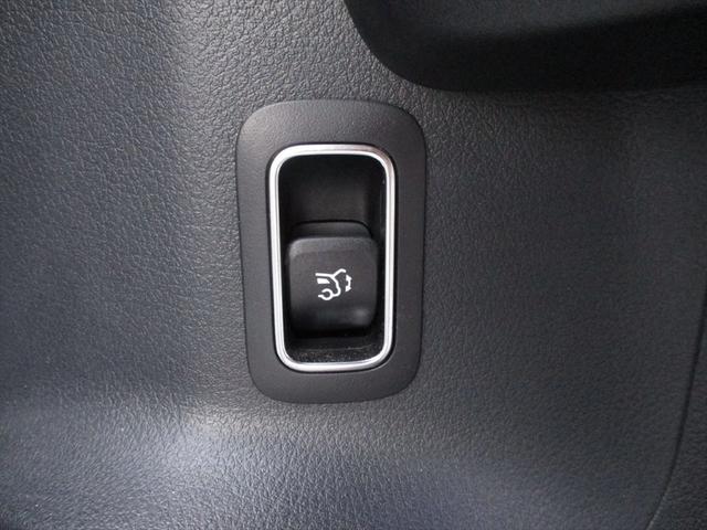 GLB GLB200d 4マチックAMGレザエクスクルシブP パワーシート無し AMGラインパッケージ パノラミックスライディングルーフ 革色クラシックレッド 3列シート 7人乗り meコネクト シートヒーター 360度カメラ ETC2.0 ナビゲーション TV(22枚目)