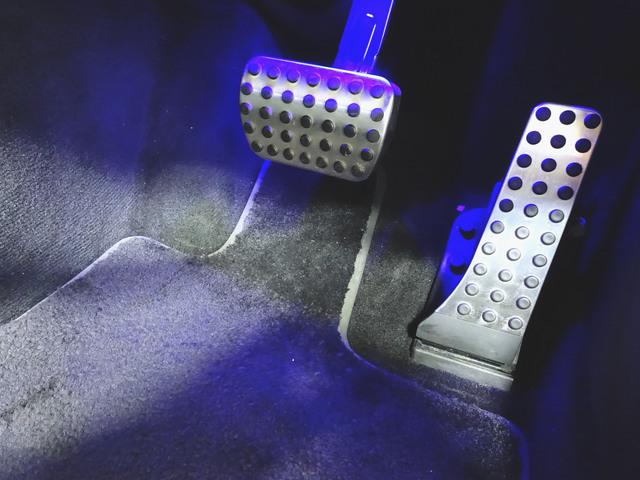 Ｃクラス Ｃ１８０　アバンギャルド　ＡＭＧライン　ベーシックパッケージ　Ｂｌｕｅｔｏｏｔｈ接続　ＥＴＣ　ＬＥＤヘッドライト　ＴＶ　アイドリングストップ　クルーズコントロール　コネクテッド機能　サイドカメラ　シートヒーター　トランクスルー　ナビ（9枚目）