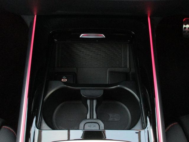 GLB GLB200 d 4マチック AMGラインパッケージ Bluetooth接続 ETC LEDヘッドライト TV アイドリングストップ クルーズコントロール サイドカメラ シートヒーター トランクスルー ナビ バックモニター(26枚目)