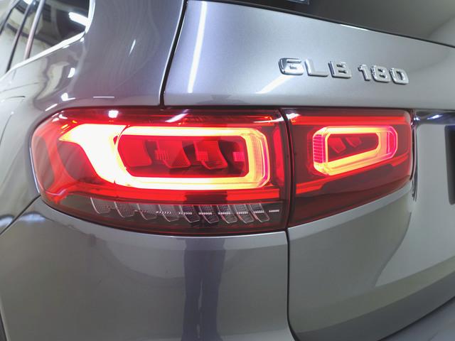 ＧＬＢ ＧＬＢ１８０　ＡＭＧライン　３列シート　Ｂｌｕｅｔｏｏｔｈ接続　ＥＴＣ　ＬＥＤヘッドライト　ＴＶ　アイドリングストップ　クルーズコントロール　コネクテッド機能　サイドカメラ　シートヒーター　トランクスルー　ナビ　バックモニター（5枚目）