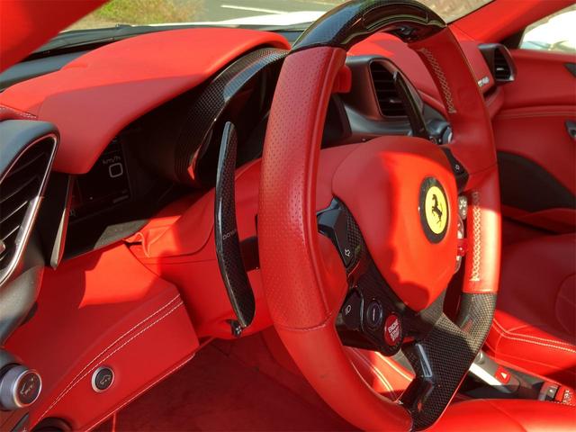 ４８８ＧＴＢ 　Ｖ８ターボ６７０ＰＳ　純正２０インチＡＷ　７速ＡＴ　パドルシフト　プッシュスタート　ＨＩＤヘッドライト　赤革電動パワーシート　点検整備記録簿　ドライブレコーダー（20枚目）