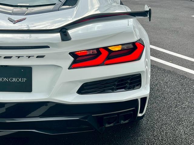 シボレーコルベット Z06 シボレー認定中古車 正規ディーラー車 Z07パッケージ装着車両 ブレンボカーボンセラミックブレーキ コンペティションバケットシート 650psV8DOHC チタニウムサテン鍛造AW BOSEサウンド(15枚目)