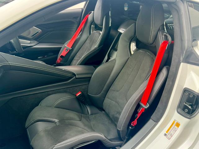 シボレーコルベット Z06 シボレー認定中古車 正規ディーラー車 Z07パッケージ装着車両 ブレンボカーボンセラミックブレーキ コンペティションバケットシート 650psV8DOHC チタニウムサテン鍛造AW BOSEサウンド(28枚目)