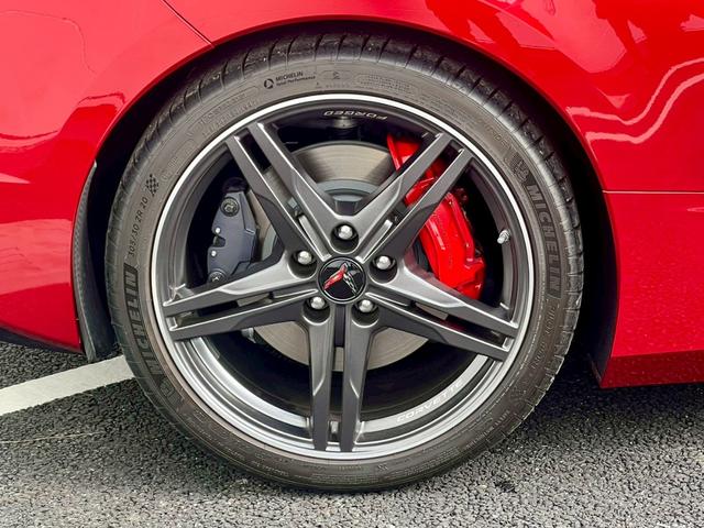 シボレーコルベット 3LT シボレー認定中古車 正規ディーラー車 レッドミスト ジェットブラックレザー 450psV8OHV ブレンボブレーキ BOSEサウンド 社外リップエアロ 純正リップ積込 AppleCarplay(5枚目)