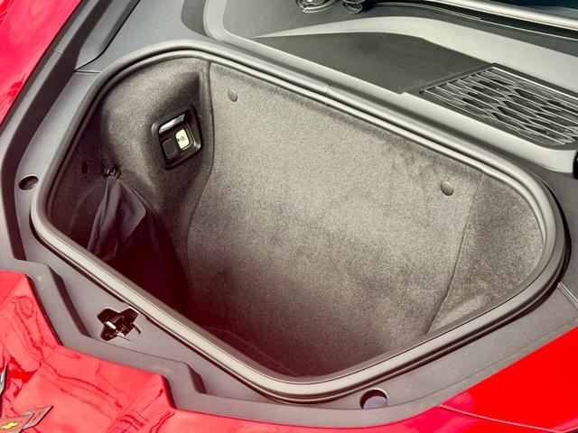 シボレーコルベット 3LT シボレー認定中古車 正規ディーラー車 レッドミスト ジェットブラックレザー 450psV8OHV ブレンボブレーキ BOSEサウンド 社外リップエアロ 純正リップ積込 AppleCarplay(19枚目)