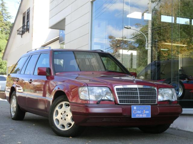 Eクラスステーションワゴン E320ステーションワゴン 新車並行 左ハンドル 5速A/T 本革シート サンルーフ(2枚目)