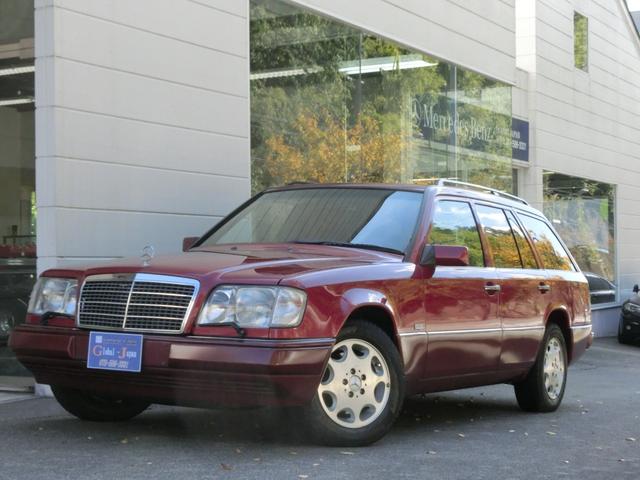 Eクラスステーションワゴン E320ステーションワゴン 新車並行 左ハンドル 5速A/T 本革シート サンルーフ(3枚目)