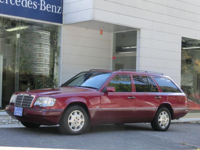 Eクラスステーションワゴン E320ステーションワゴン 新車並行 左ハンドル 5速A/T 本革シート サンルーフ(7枚目)