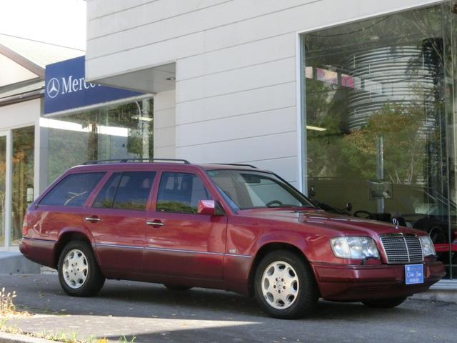 Eクラスステーションワゴン E320ステーションワゴン 新車並行 左ハンドル 5速A/T 本革シート サンルーフ(8枚目)