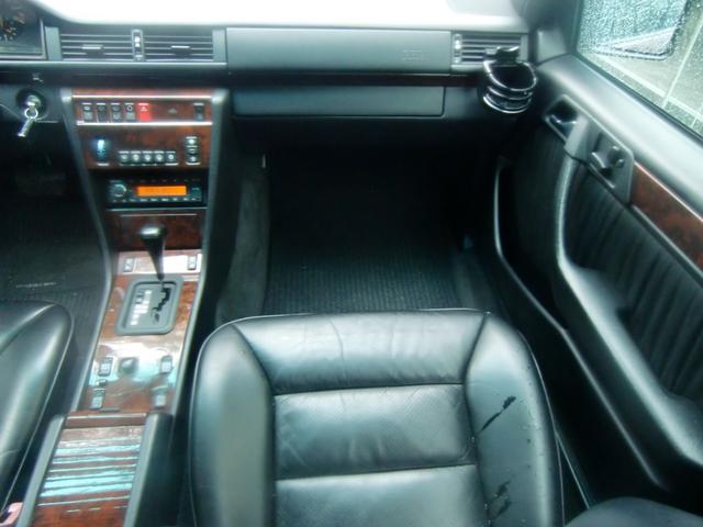 Eクラスステーションワゴン E320ステーションワゴン 新車並行 左ハンドル 5速A/T 本革シート サンルーフ(12枚目)