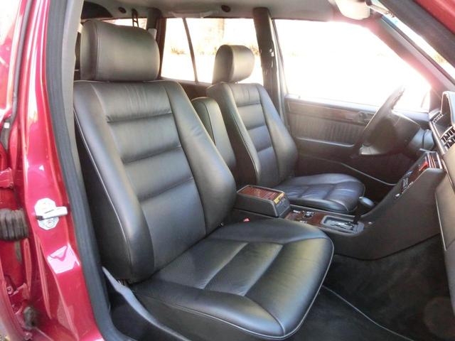 Eクラスステーションワゴン E320ステーションワゴン 新車並行 左ハンドル 5速A/T 本革シート サンルーフ(15枚目)