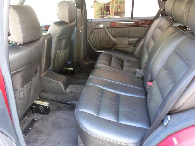 Eクラスステーションワゴン E320ステーションワゴン 新車並行 左ハンドル 5速A/T 本革シート サンルーフ(16枚目)