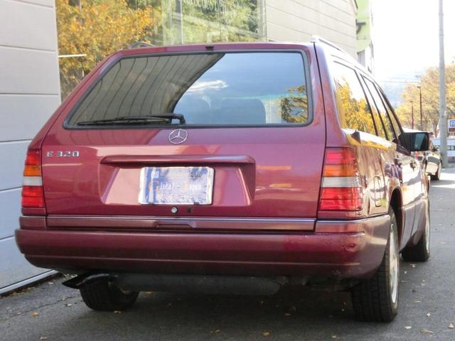 Eクラスステーションワゴン E320ステーションワゴン 新車並行 左ハンドル 5速A/T 本革シート サンルーフ(25枚目)
