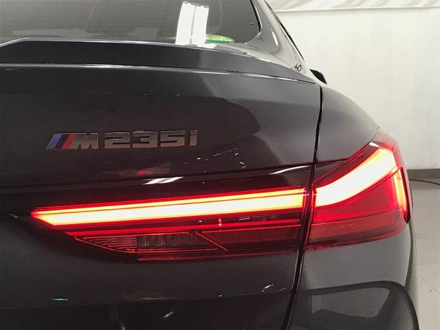M235i xDriveグランクーペ ワンオーナー 306馬力 Mスポーツシート アクティブクルーズコントロール メモリー機能付き電動シート LEDライト 純正18インチAW ワイヤレス充電 バックカメラ アンビエントライト 液晶メーター(41枚目)