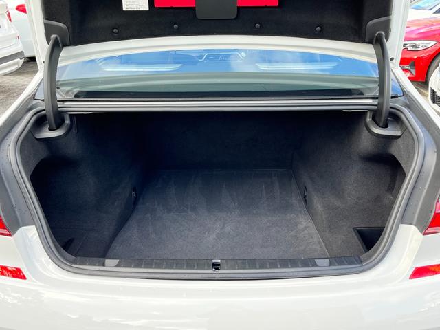740d xDrive Mスポーツ サンルーフ ハーマンカードンスピーカー ヘッドアップディスプレイ ブラックレザーシート 純正20インチアロイホイール アクティブクルーズコントロール ステアリングアシスト レーザーライト(36枚目)