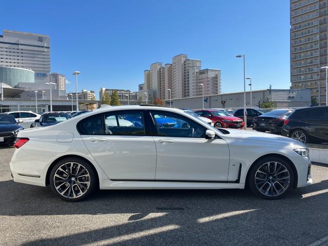 750i xDrive Mスポーツ ブラックレザー サンルーフ 20インチAW HDDナビ 地デジ ソフトクローズドア ヘッドアップディスプレイ ハーマンカードン 全周囲カメラ ETC インテリジェントセーフティ(10枚目)