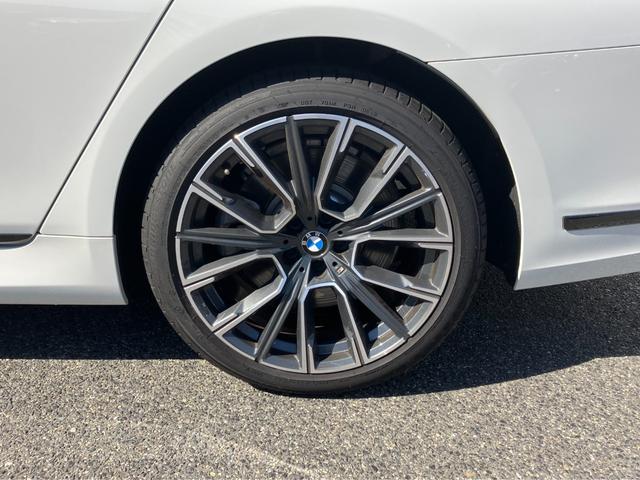 750i xDrive Mスポーツ ブラックレザー サンルーフ 20インチAW HDDナビ 地デジ ソフトクローズドア ヘッドアップディスプレイ ハーマンカードン 全周囲カメラ ETC インテリジェントセーフティ(12枚目)