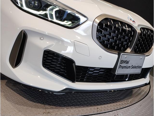 １シリーズ Ｍ１３５ｉ　ｘＤｒｉｖｅ　マグマレッドレザー　ＡＣＣ　ストレージパッケージ　シートヒーター　プライバシーガラス　地デジＴＶ　Ｍブレーキ　電動リアゲート　純正１８インチアルミ　コンフォートアクセス　パワーシート　パドルシフト（40枚目）