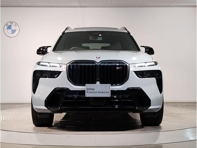 Ｘ７ Ｍ６０ｉ　ｘＤｒｉｖｅ　Ｂ＆Ｗサウンド　スカイラウンジサンルーフ　Ｍスポーツ・パッケージ・プロ　ＢＭＷＩｎｄｉｖｉｄｕａｌ　２３インチＡＷ　エクステンドレザーメリノ（コーヒーブラウン）４輪エアサス　保冷保温ホルダー　ＨＵＤ（5枚目）