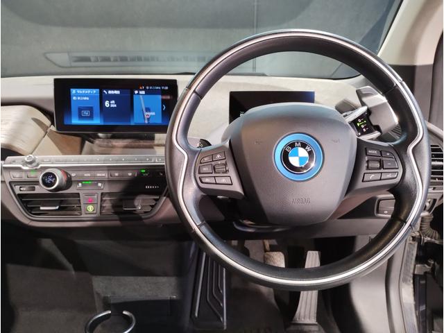 ｉ３ スイート　レンジ・エクステンダー装備車　後期モデル　ブラックレザー　シートヒーター　アクティブクルーズコントロール　ＬＥＤヘッドライト　純正ナビ　バックカメラ　純正１９インチＡＷ　コンフォートアクセス（13枚目）