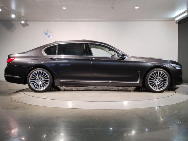 ７５０Ｌｉ　ｘＤｒｉｖｅ　エクセレンス　・フルレザーメリノ・白革・エグゼクティグラウンジシート☆ＯＰ２０ＡＷ☆アルカンターラルーフ・リアコンフォート・サンルーフ・ハーマンカードンスピーカー・純正ナビ・全周囲カメラ・ステアリングヒーター・(9枚目)