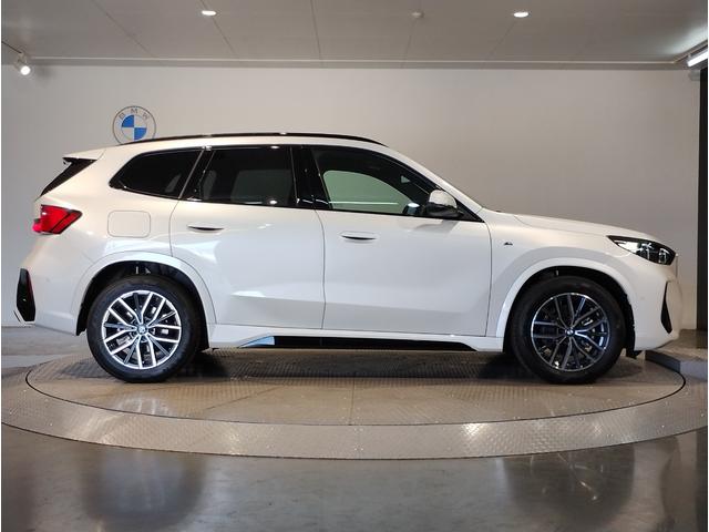 Ｘ１ ｘＤｒｉｖｅ　２０ｄ　Ｍスポーツ　１オーナー　パノラマガラスサンルーフ　カーブドディスプレイ　アクティブクルーズコントロール　シートヒーター　パーキングアシストプラス　ヘッドアップディスプレイ　電動シート　１８インチＡＷ（10枚目）