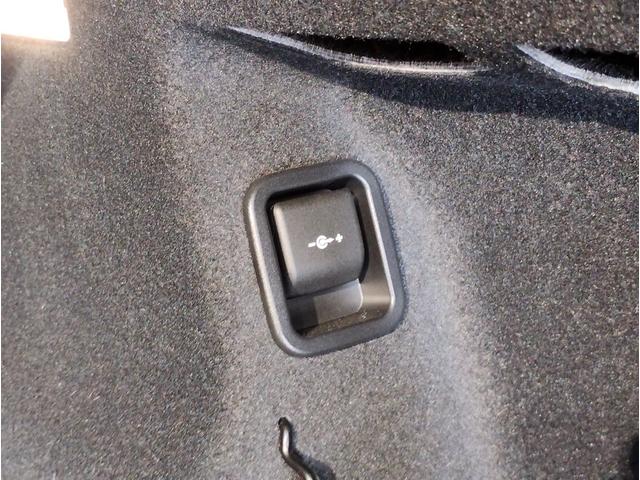 Ｘ１ ｘＤｒｉｖｅ　１８ｄ　ｘライン　コンフォートパッケージ　電動トランク　ＡＣＣ　パワーシート　衝突軽減ブレーキ　車線逸脱警告　パーキングサポート　後期ＬＥＤヘッドライト　純正ナビ　１８インチアルミ（20枚目）