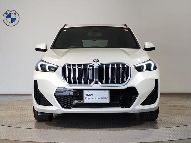 Ｘ１ ｘＤｒｉｖｅ　２０ｄ　Ｍスポーツ　カーブドディスプレイ　全周囲カメラ　アップルカープレイ　Ｂｌｕｅｔｏｏｔｈ　ＡＣＣ　ヘッドアップディスプレイ　電動トランク　　シートヒーター　衝突被害軽減ブレーキ　車線逸脱警告　ミラーＥＴＣ　元レンタ（5枚目）
