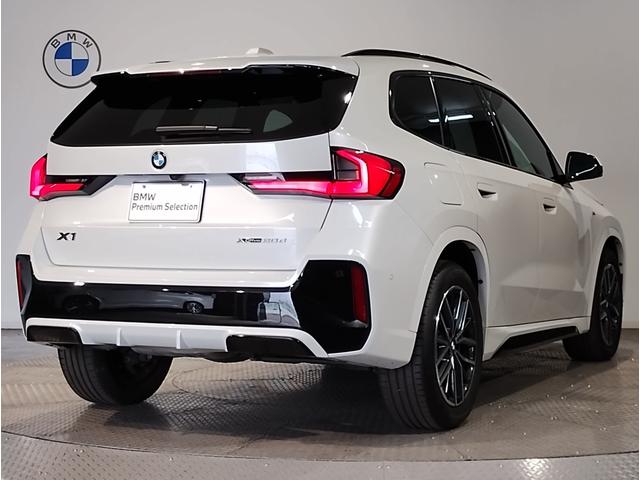 Ｘ１ ｘＤｒｉｖｅ　２０ｄ　Ｍスポーツ　カーブドディスプレイ　全周囲カメラ　アップルカープレイ　Ｂｌｕｅｔｏｏｔｈ　ＡＣＣ　ヘッドアップディスプレイ　電動トランク　　シートヒーター　衝突被害軽減ブレーキ　車線逸脱警告　ミラーＥＴＣ　元レンタ（10枚目）