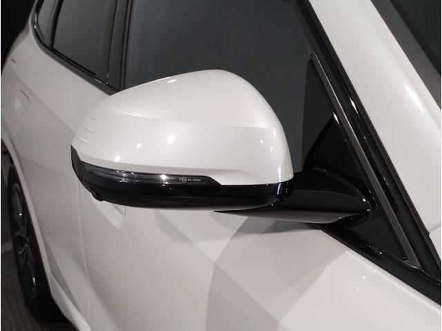 Ｘ１ ｘＤｒｉｖｅ　２０ｄ　Ｍスポーツ　カーブドディスプレイ　全周囲カメラ　アップルカープレイ　Ｂｌｕｅｔｏｏｔｈ　ＡＣＣ　ヘッドアップディスプレイ　電動トランク　　シートヒーター　衝突被害軽減ブレーキ　車線逸脱警告　ミラーＥＴＣ　元レンタ（13枚目）