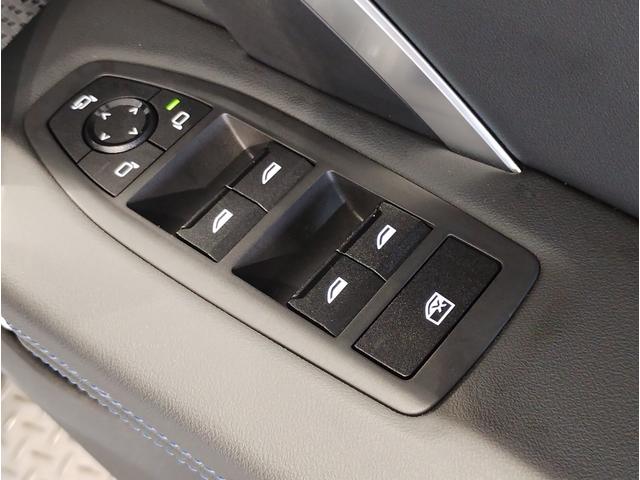 Ｘ１ ｘＤｒｉｖｅ　２０ｄ　Ｍスポーツ　カーブドディスプレイ　全周囲カメラ　アップルカープレイ　Ｂｌｕｅｔｏｏｔｈ　ＡＣＣ　ヘッドアップディスプレイ　電動トランク　　シートヒーター　衝突被害軽減ブレーキ　車線逸脱警告　ミラーＥＴＣ　元レンタ（41枚目）