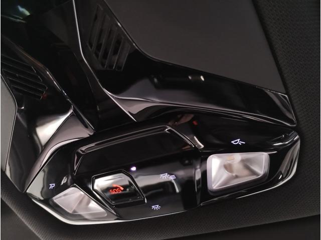 Ｘ１ ｘＤｒｉｖｅ　２０ｄ　Ｍスポーツ　カーブドディスプレイ　全周囲カメラ　アップルカープレイ　Ｂｌｕｅｔｏｏｔｈ　ＡＣＣ　ヘッドアップディスプレイ　電動トランク　　シートヒーター　衝突被害軽減ブレーキ　車線逸脱警告　ミラーＥＴＣ　元レンタ（69枚目）
