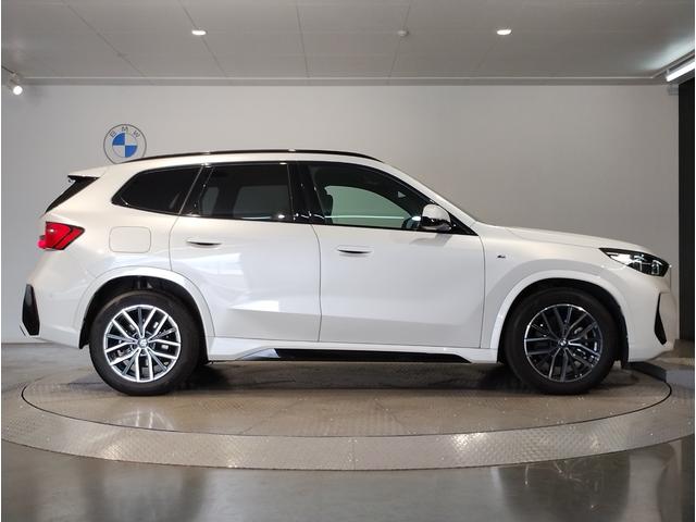 Ｘ１ ｘＤｒｉｖｅ　２０ｄ　Ｍスポーツ　カーブドディスプレイ　全周囲カメラ　アップルカープレイ　Ｂｌｕｅｔｏｏｔｈ　ＡＣＣ　ヘッドアップディスプレイ　電動トランク　　シートヒーター　衝突被害軽減ブレーキ　車線逸脱警告　ミラーＥＴＣ　元レンタ（76枚目）