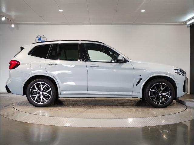 X3 xDrive 20d Mスポーツ セレクトパッケージ サンルーフ ハーマンカードンサウンドシステム 19インチアルミ ステアリングサポート トップビューカメラ 衝突軽減ブレーキ 車線逸脱警告 電動トランク(11枚目)