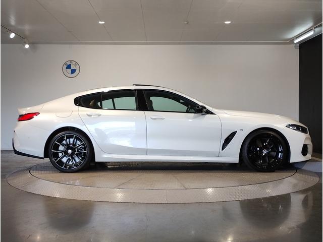 ８シリーズ Ｍ８５０ｉ　ｘＤｒｉｖｅ　グランクーペ　Ｍパフォーマンスパッケージ　２０インチＡＷ　Ｍアルカンタラルーフ　コニャックレザー　シートヒーター　ヘッドアップディスプレイ　Ｍスポーツブレーキ　サンルーフ　アクティブクルーズコントロール（11枚目）
