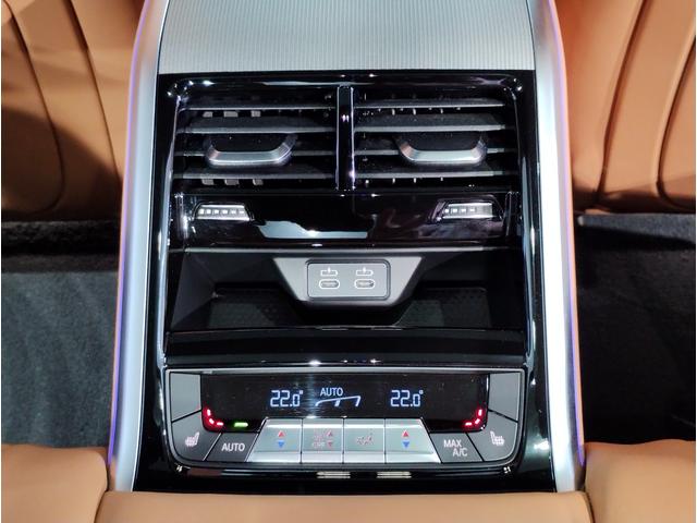 ８シリーズ Ｍ８５０ｉ　ｘＤｒｉｖｅ　グランクーペ　Ｍパフォーマンスパッケージ　２０インチＡＷ　Ｍアルカンタラルーフ　コニャックレザー　シートヒーター　ヘッドアップディスプレイ　Ｍスポーツブレーキ　サンルーフ　アクティブクルーズコントロール（46枚目）