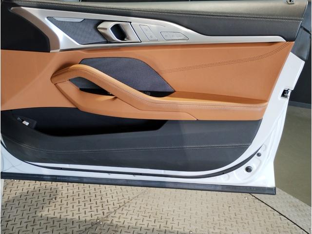 ８シリーズ Ｍ８５０ｉ　ｘＤｒｉｖｅ　グランクーペ　Ｍパフォーマンスパッケージ　２０インチＡＷ　Ｍアルカンタラルーフ　コニャックレザー　シートヒーター　ヘッドアップディスプレイ　Ｍスポーツブレーキ　サンルーフ　アクティブクルーズコントロール（56枚目）