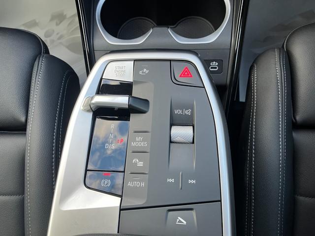 Ｘ１ ｓＤｒｉｖｅ　１８ｉ　Ｍスポーツ　弊社デモレンタ・ハイラインＰＫＧ・ブラックレザー・ｈａｒｍａｎｋａｒｄｏｎ・ステアリングヒーター・　ＢＭＷカーブドディスプレイ　・アクティブクルーズコントロール・全周囲カメラ・サンプロテクションガラス（18枚目）