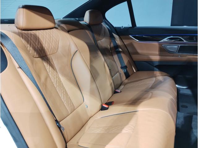 7シリーズ 740d xDrive Mスポーツ ワンオーナー 茶革 前席マッサージシート サンルーフ ソフトクローズドア シートヒーター ベンチレーション 純正ナビ 全周囲カメラ 地デジ harman/kardon ACC HUD 電動トランク(32枚目)