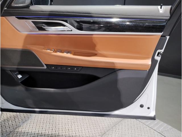 7シリーズ 740d xDrive Mスポーツ ワンオーナー 茶革 前席マッサージシート サンルーフ ソフトクローズドア シートヒーター ベンチレーション 純正ナビ 全周囲カメラ 地デジ harman/kardon ACC HUD 電動トランク(47枚目)
