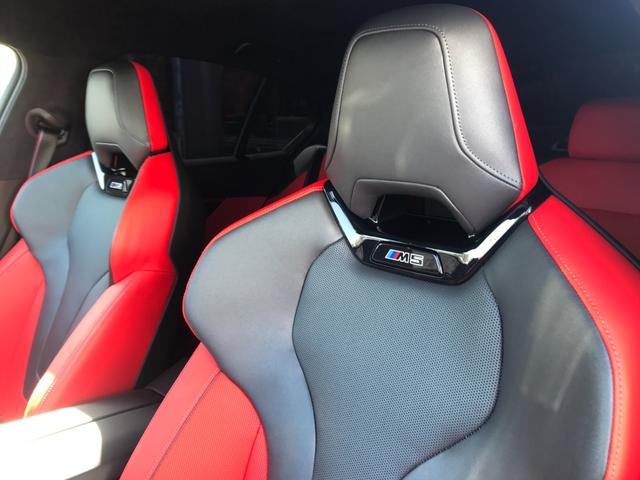 M5 M5 1オーナー MレーストラックPKG Mカーボンセラミックブレーキ Mドライバーズパッケージ B&Wサウンドシステム カーボンインテリアトリム ベンチレーションシート 20/21インチAW(48枚目)