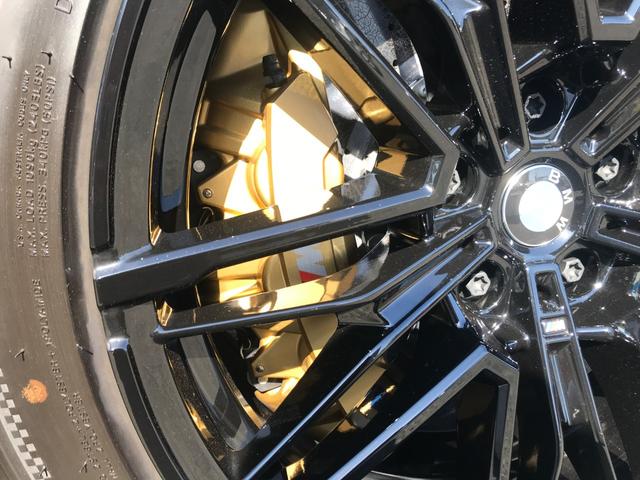 M5 M5 1オーナー MレーストラックPKG Mカーボンセラミックブレーキ Mドライバーズパッケージ B&Wサウンドシステム カーボンインテリアトリム ベンチレーションシート 20/21インチAW(62枚目)