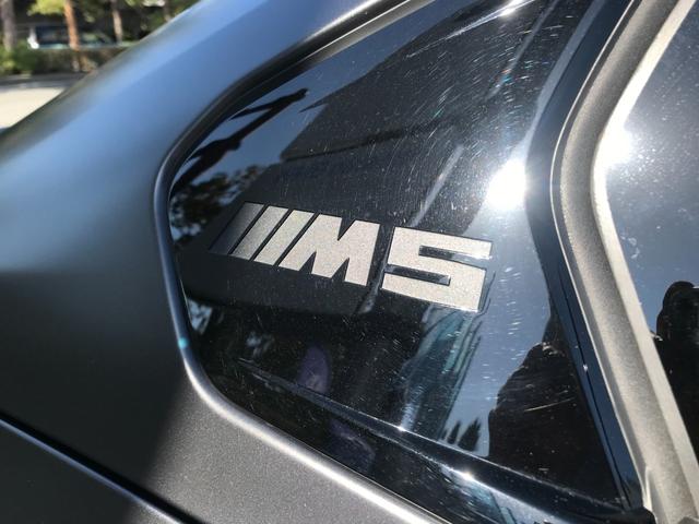 M5 M5 1オーナー MレーストラックPKG Mカーボンセラミックブレーキ Mドライバーズパッケージ B&Wサウンドシステム カーボンインテリアトリム ベンチレーションシート 20/21インチAW(65枚目)