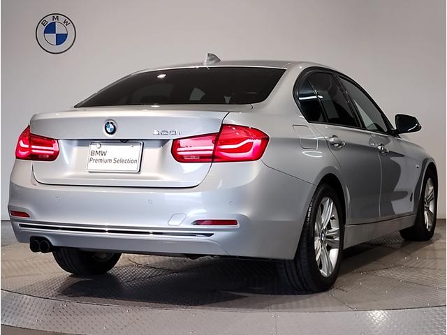 【５０：５０の重量配分】前後のタイヤにかかる車両重量を均等になる様に拘って設計。シャープで軽快なハンドリングを実現。ドライバーと車との一体感あるドライビングの歓びをご体感下さい！